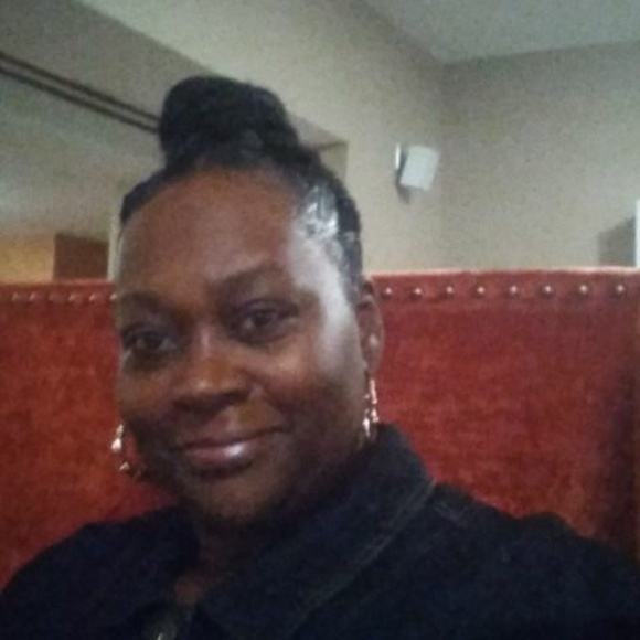 Meet your Posher, Cynthia - Picture 1 of 1